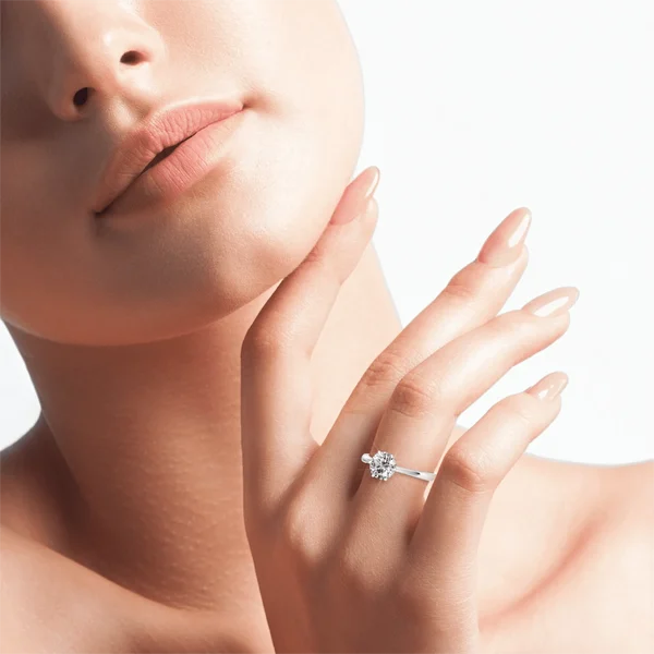 zenubia_schmuck_winterthur_zuerich_verlobungsringe_milena ld_wg_hand-1