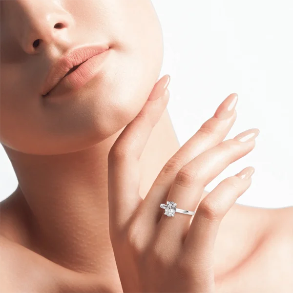 zenubia_schmuck_winterthur_zuerich_verlobungsringe_adela_wg_hand-1