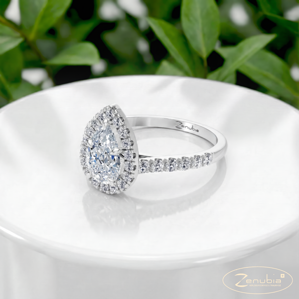 Ariana_PodestSpecialWEISS_ARIANA_ZenubiaSpecial_Verlobungsring_Zenubia_Weissgold_Podest