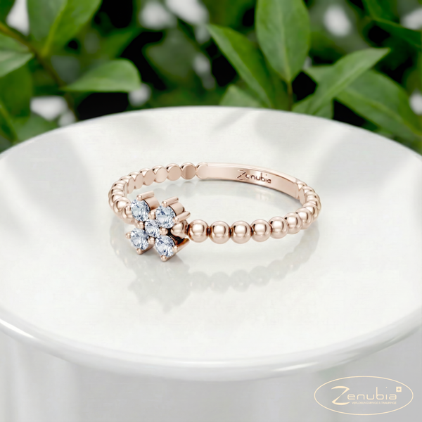 Elin_PodestNormalROSE_ELIN_Verlobungsring_Zenubia_Rosegold_Podest