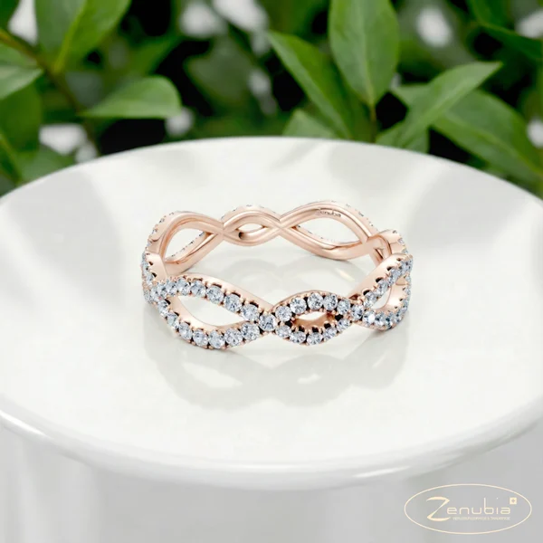 Ella_PodestNormalROSE_ELLA_Verlobungsring_Zenubia_Rosegold_Podest