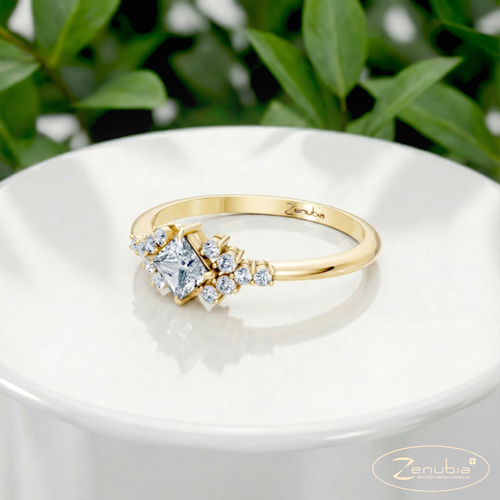 Emily_PodestNormalGELB_EMILY_Verlobungsring_Zenubia_Gelbgold_Podest