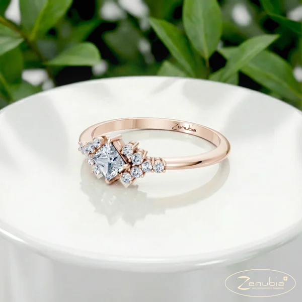 Emily_PodestNormalROSE_EMILY_Verlobungsring_Zenubia_Rosegold_Podest
