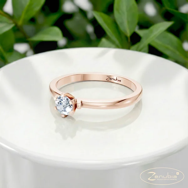 Fibi_PodestNormalROSE_FIBI_Verlobungsring_Zenubia_Rosegold_Podest