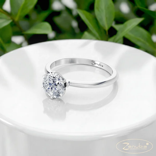 Fibi_PodestSpecialWEISS_FIBI_ZenubiaSpecial_Verlobungsring_Zenubia_Weissgold_Podest