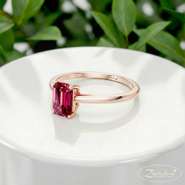 Flavia_PodestNormalROSE_FLAVIA_Verlobungsring_Zenubia_Rosegold_Podest