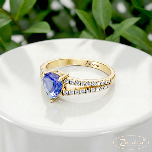 Florence_PodestNormalGELB_FLORENCE_Verlobungsring_Zenubia_Gelbgold_Podest