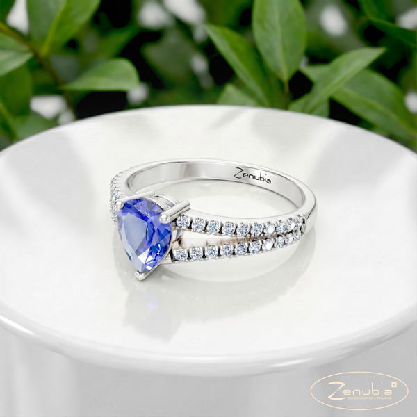 Florence_PodestNormalWEISS_FLORENCE_Verlobungsring_Zenubia_Weissgold_Podest