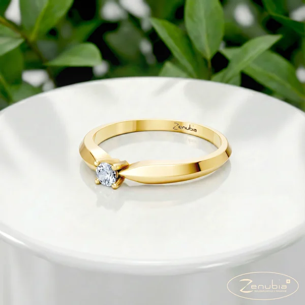 Lina_PodestNormalGELB_LINA_Verlobungsring_Zenubia_Gelbgold_Podest