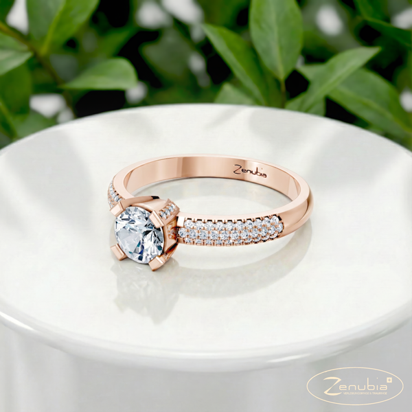 Lora_PodestNormalROSE_LORA_Verlobungsring_Zenubia_Rosegold_Podest