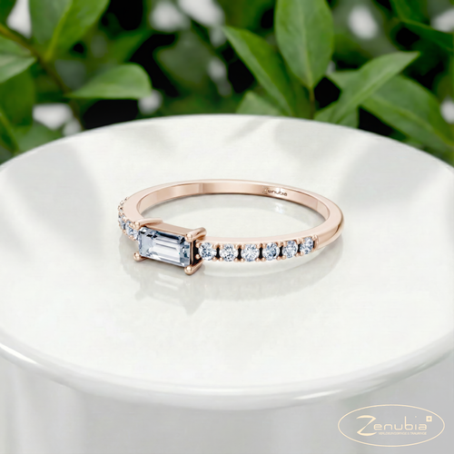 Maggy_PodestNormalROSE_MAGGY_Verlobungsring_Zenubia_Rosegold_Podest