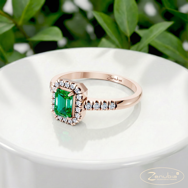 Malaika_PodestNormalROSE_MALAIKA_Verlobungsring_Zenubia_Rosegold_Podest