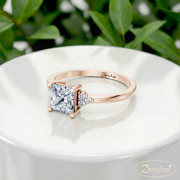 Penelope_PodestNormalROSE_PENELOPE_Verlobungsring_Zenubia_Rosegold_Podest