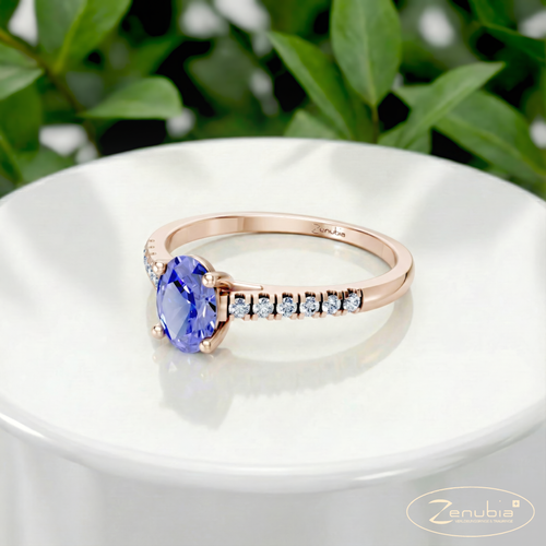 Rahel_PodestNormalROSE_RAHEL_Verlobungsring_Zenubia_Rosegold_Podest