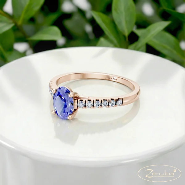 Rahel_PodestNormalROSE_RAHEL_Verlobungsring_Zenubia_Rosegold_Podest