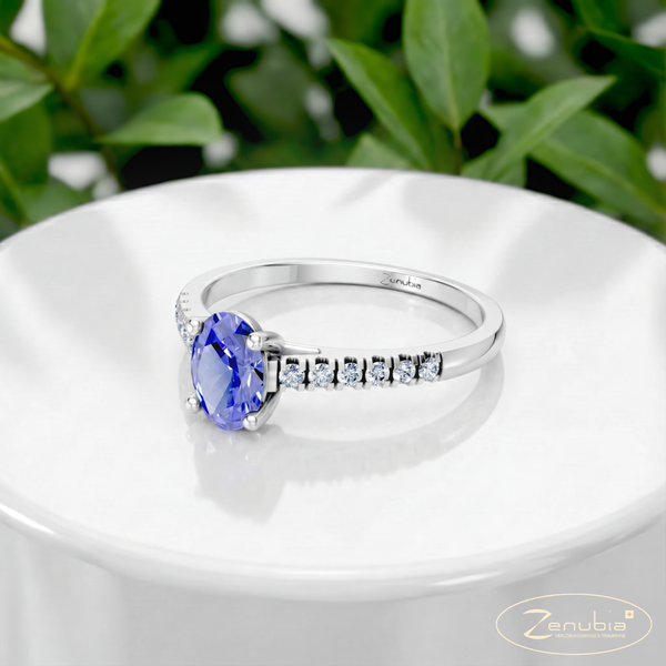 Rahel_PodestNormalWEISS_RAHEL_Verlobungsring_Zenubia_Weissgold_Podest