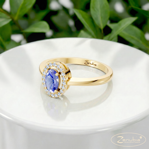 Rebecca_PodestNormalGELB_REBECCA_Verlobungsring_Zenubia_Gelbgold_Podest