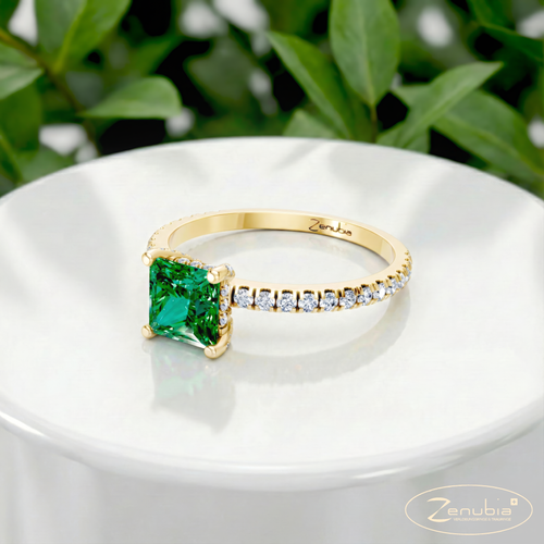 Romy_PodestNormalGELB_ROMY_Verlobungsring_Zenubia_Gelbgold_Podest