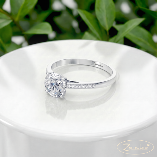 Sarah-LD_PodestLabgrownWEISS_SARAH_LD_Verlobungsring_Zenubia_Weissgold_Podest