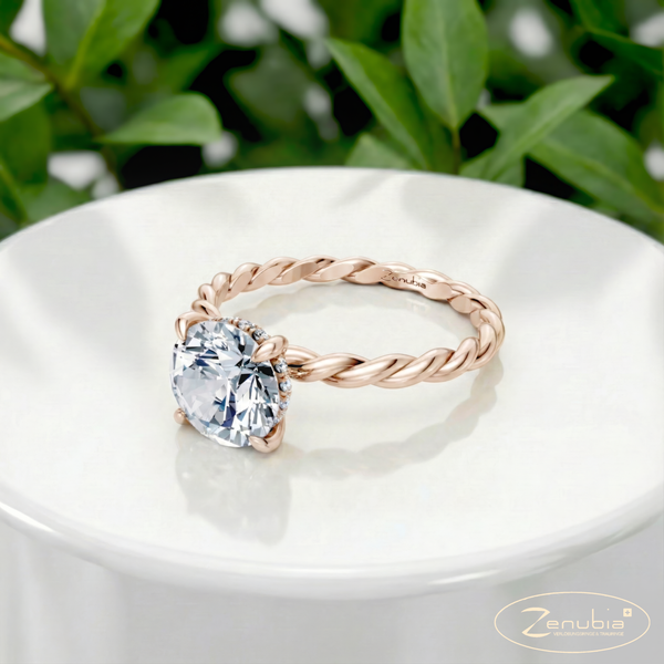 Zenu_PodestNormalROSE_ZENU_Verlobungsring_Zenubia_Rosegold_Podest