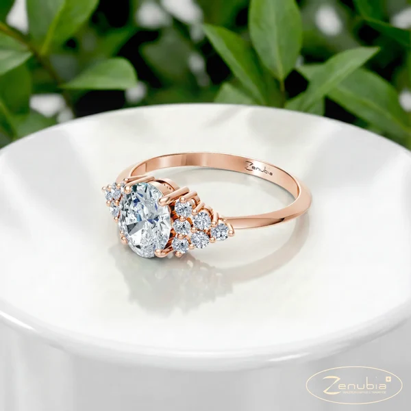 Zenubia_Schmuck_Winterthur_Verlobungsring_Elara_podium_Rosegold