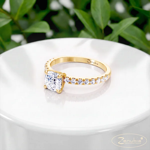 Alina-LD_podium_Zenubia_Schmuck_Winterthur_Verlobungsring_Alina_podium_0014