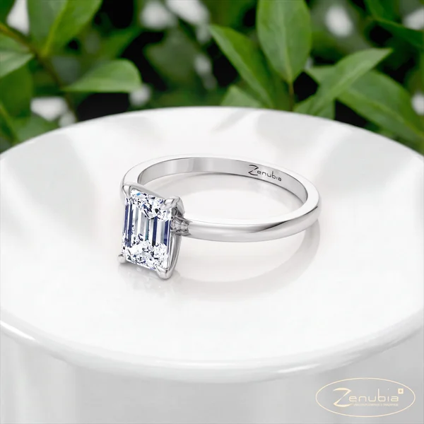 Anastasia-LD_podium_Zenubia_Schmuck_Winterthur_Verlobungsring_Anastasia_podium_0019